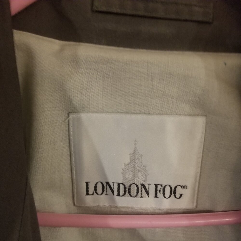 London Fog size 46 Reg green trench coat - Picture 9 of 9